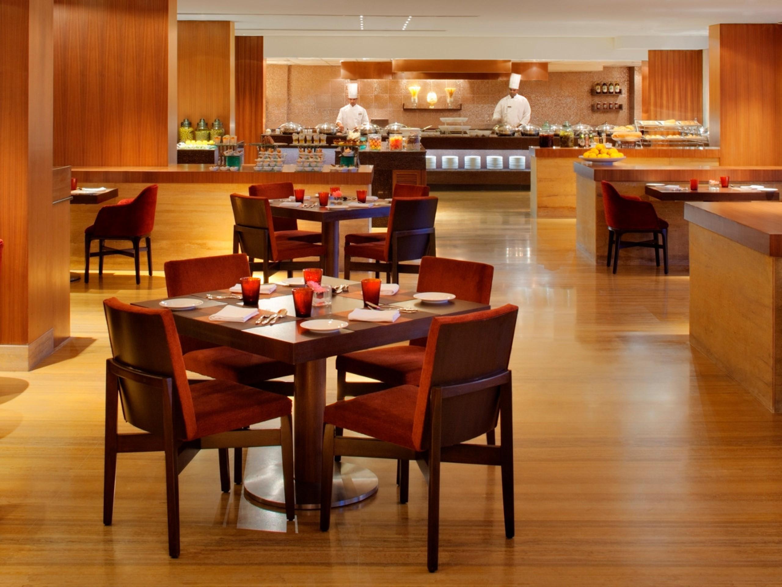 Radisson Blu Plaza Hotel Hyderabad Banjara Hills Zewnętrze zdjęcie The restaurant