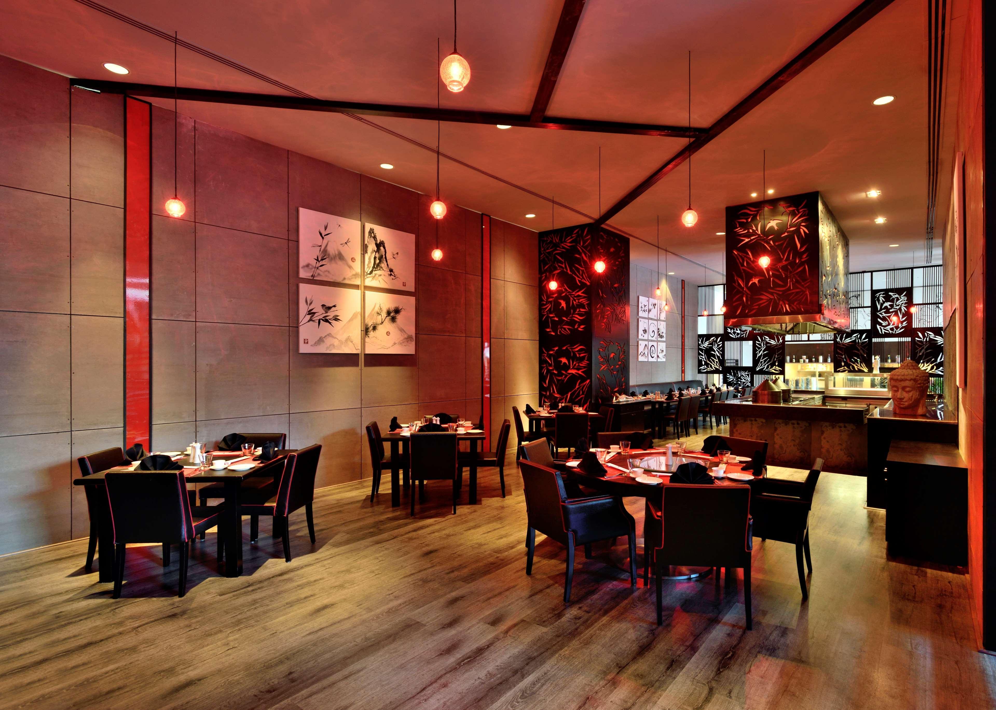 Radisson Blu Plaza Hotel Hyderabad Banjara Hills Zewnętrze zdjęcie The interior of a restaurant