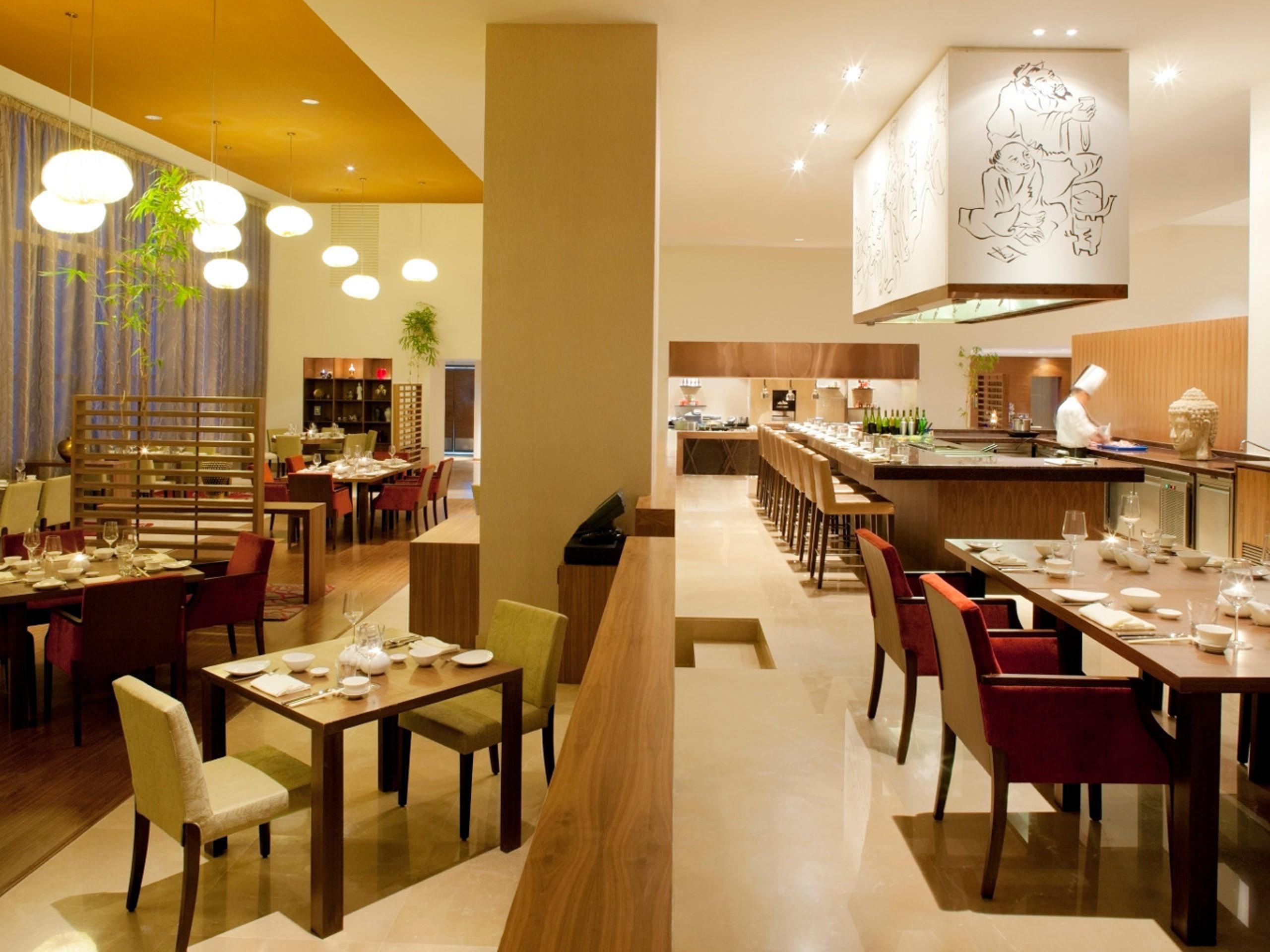 Radisson Blu Plaza Hotel Hyderabad Banjara Hills Zewnętrze zdjęcie The restaurant