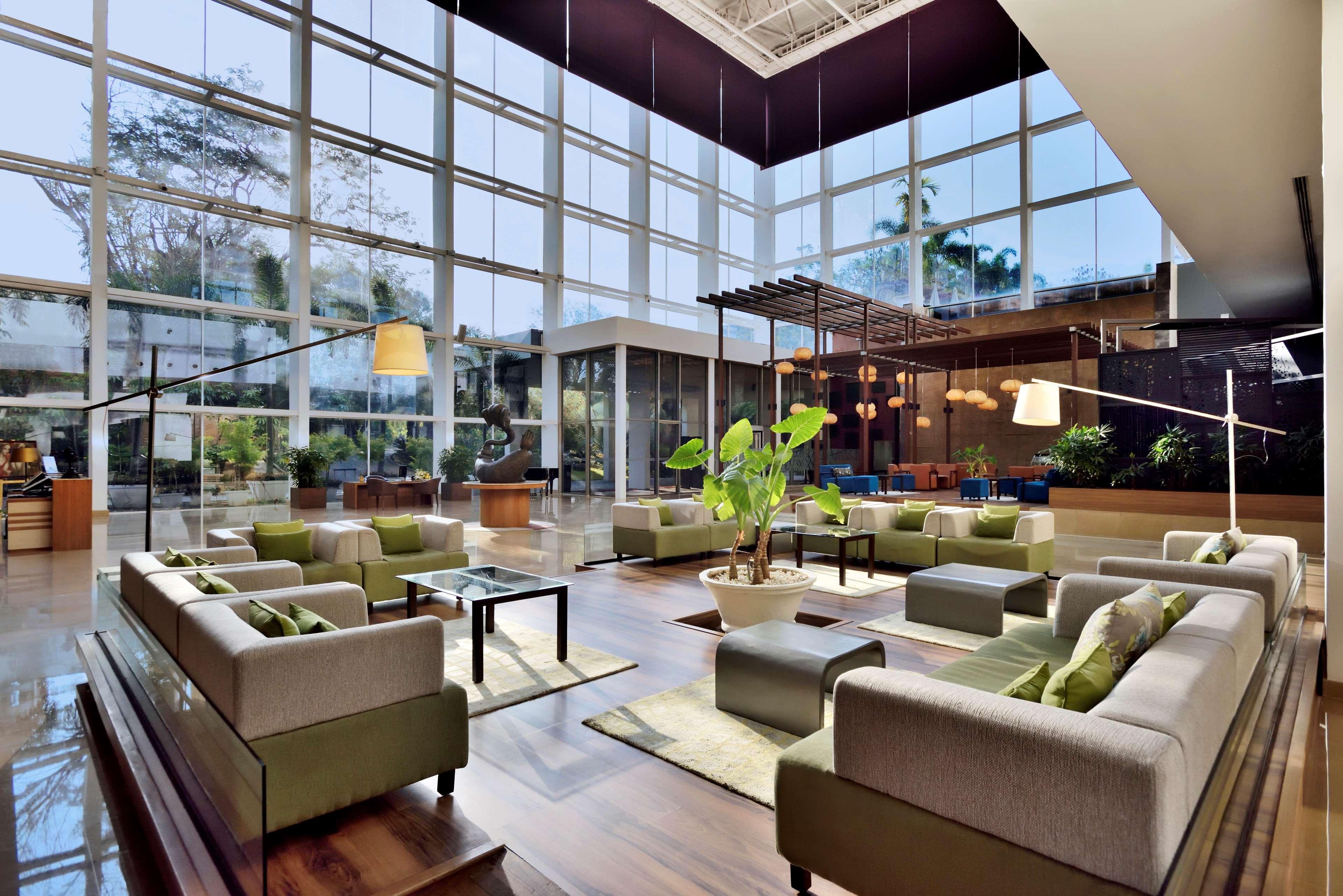 Radisson Blu Plaza Hotel Hyderabad Banjara Hills Zewnętrze zdjęcie Lobby