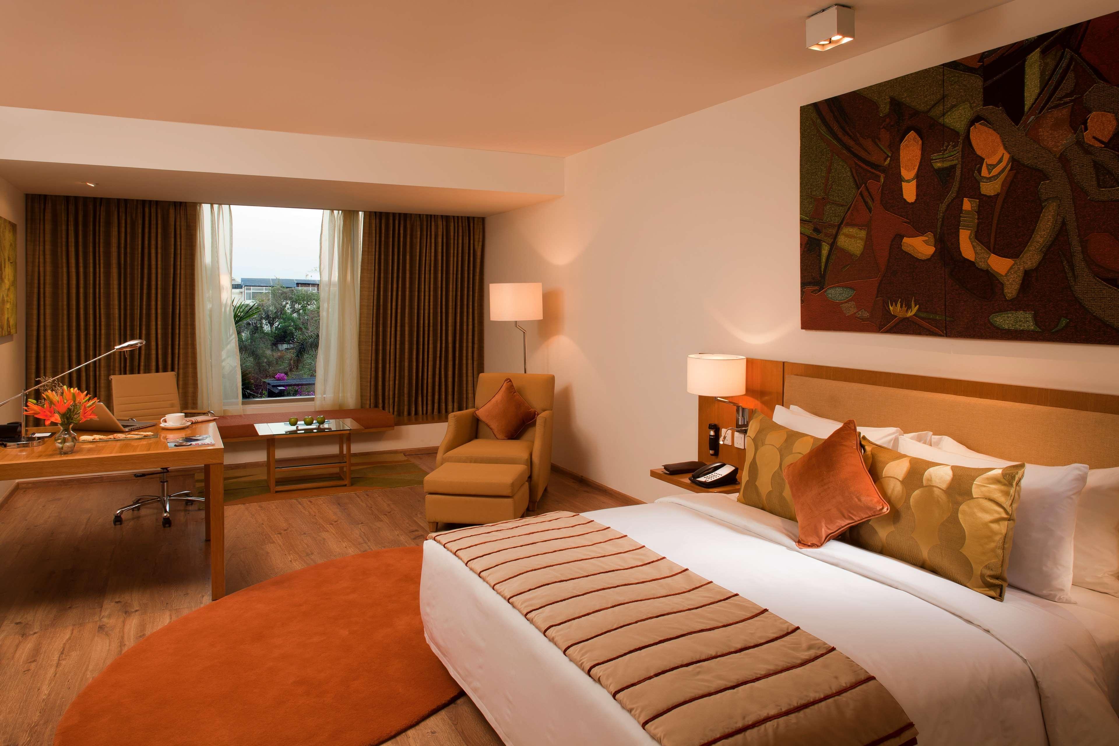 Radisson Blu Plaza Hotel Hyderabad Banjara Hills Pokój zdjęcie A room at the Taj Bengal