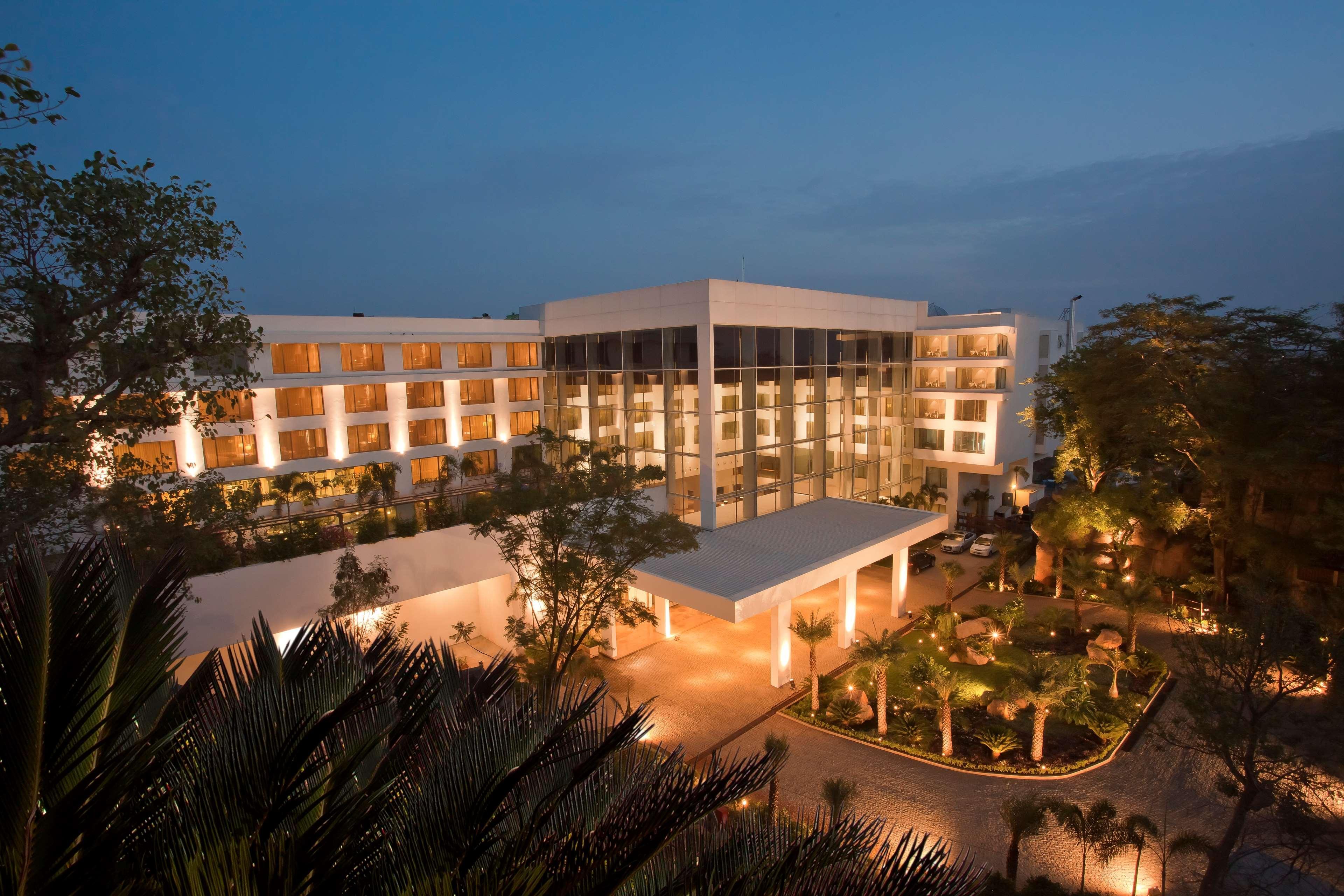 Radisson Blu Plaza Hotel Hyderabad Banjara Hills Zewnętrze zdjęcie The Royal
