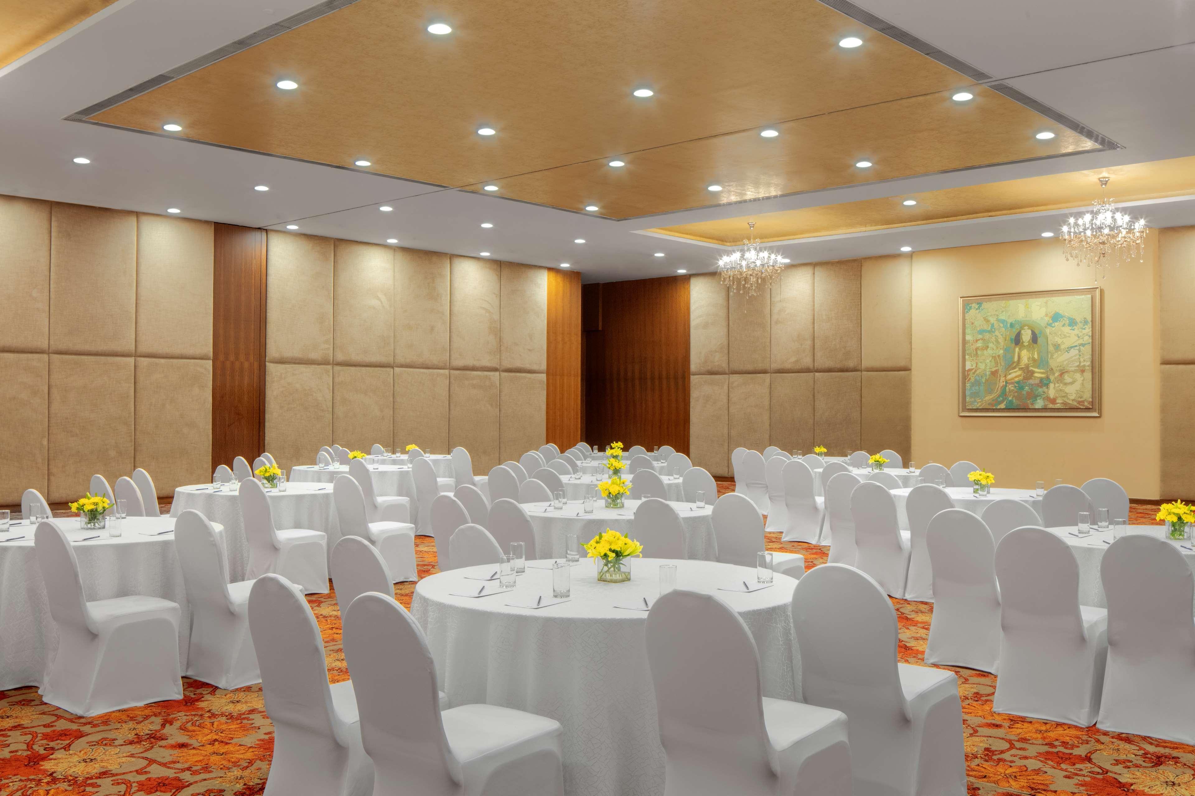 Radisson Blu Plaza Hotel Hyderabad Banjara Hills Zewnętrze zdjęcie The ballroom at the hotel
