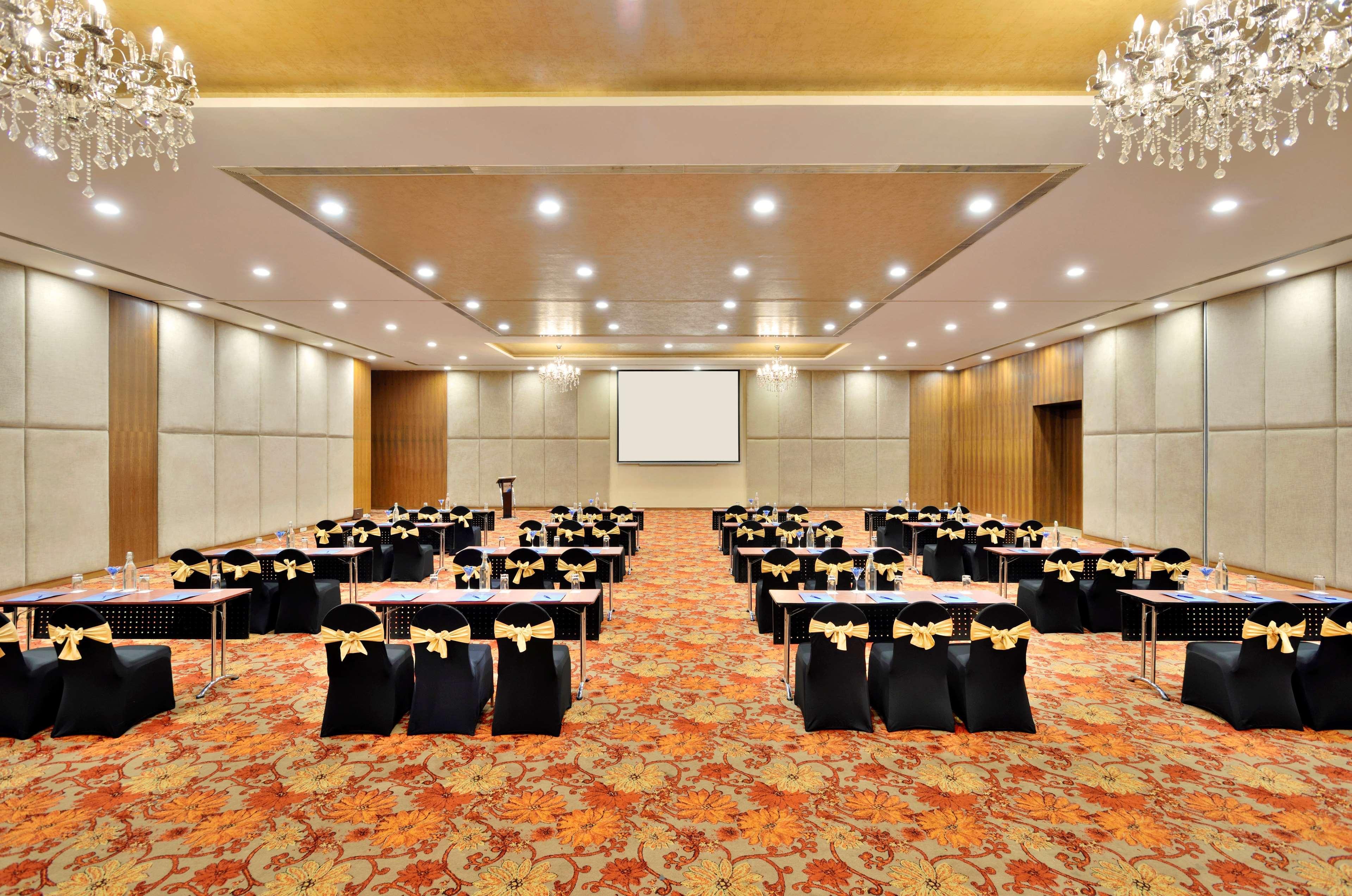 Radisson Blu Plaza Hotel Hyderabad Banjara Hills Zewnętrze zdjęcie The Royal Hall