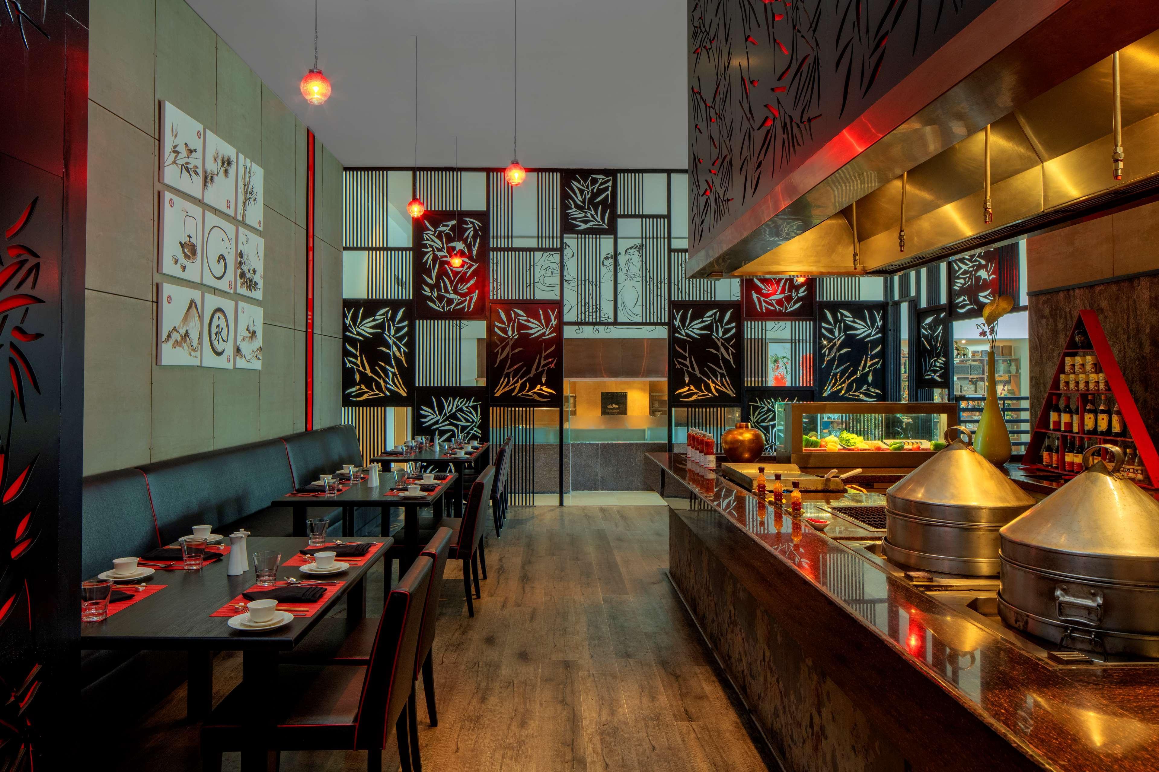Radisson Blu Plaza Hotel Hyderabad Banjara Hills Zewnętrze zdjęcie The interior of a restaurant in the United Arab Emirates